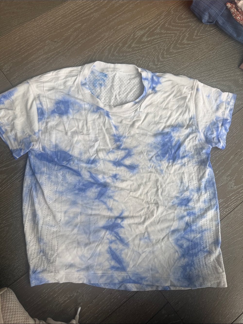 lululemon athletica White and Blue Tie-Dye Short Sleeve Tee